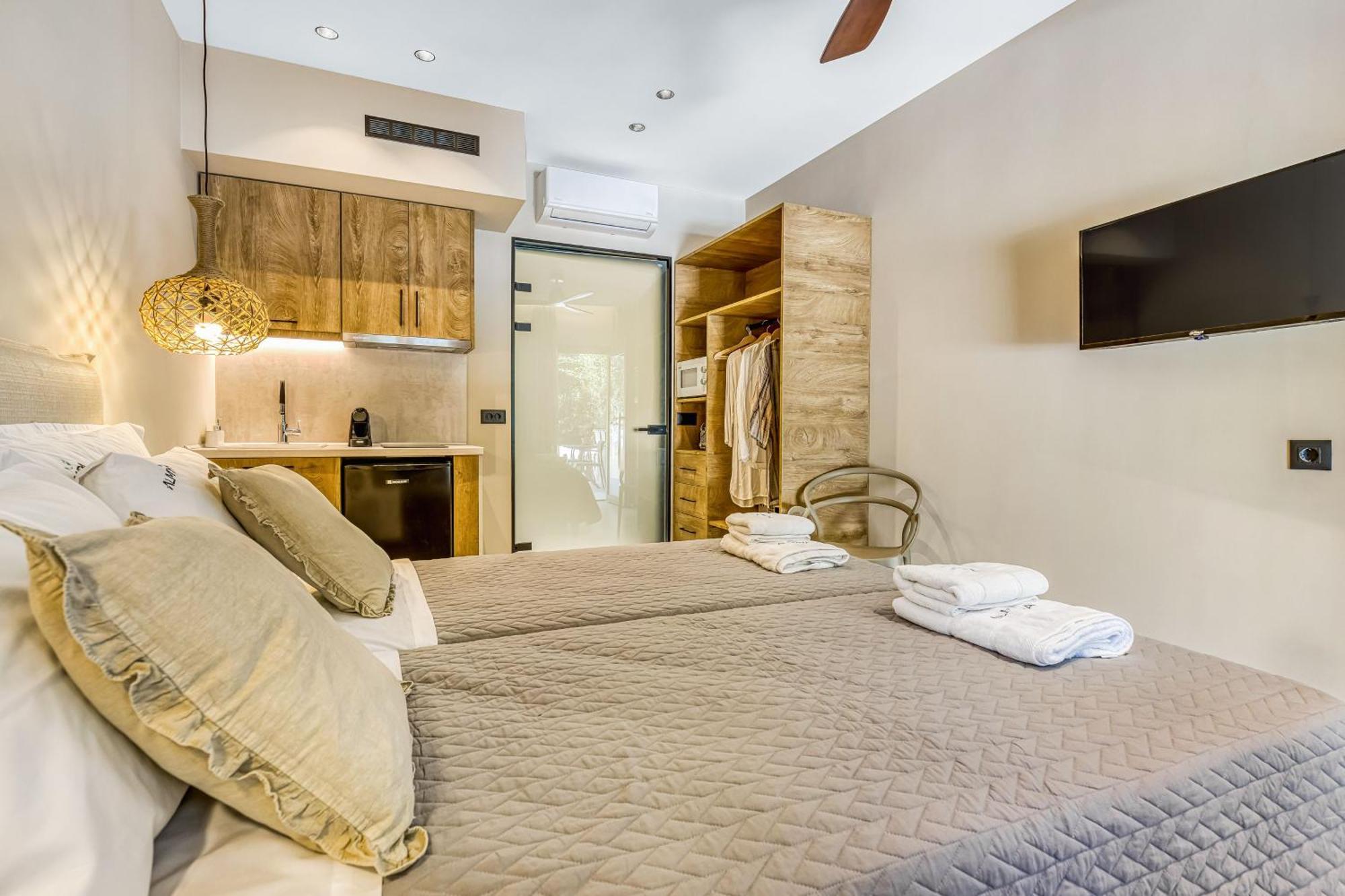Almyra Apartments & Studios Agios Gordios  Extérieur photo