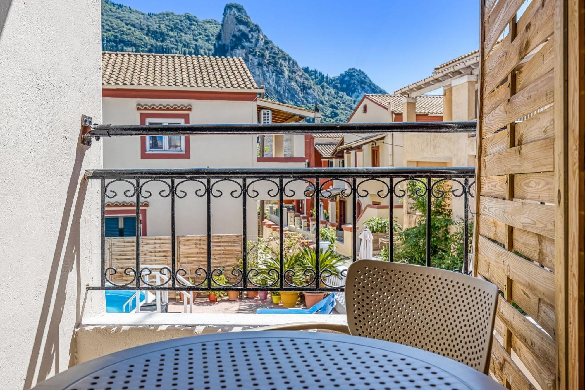 Almyra Apartments & Studios Agios Gordios  Extérieur photo