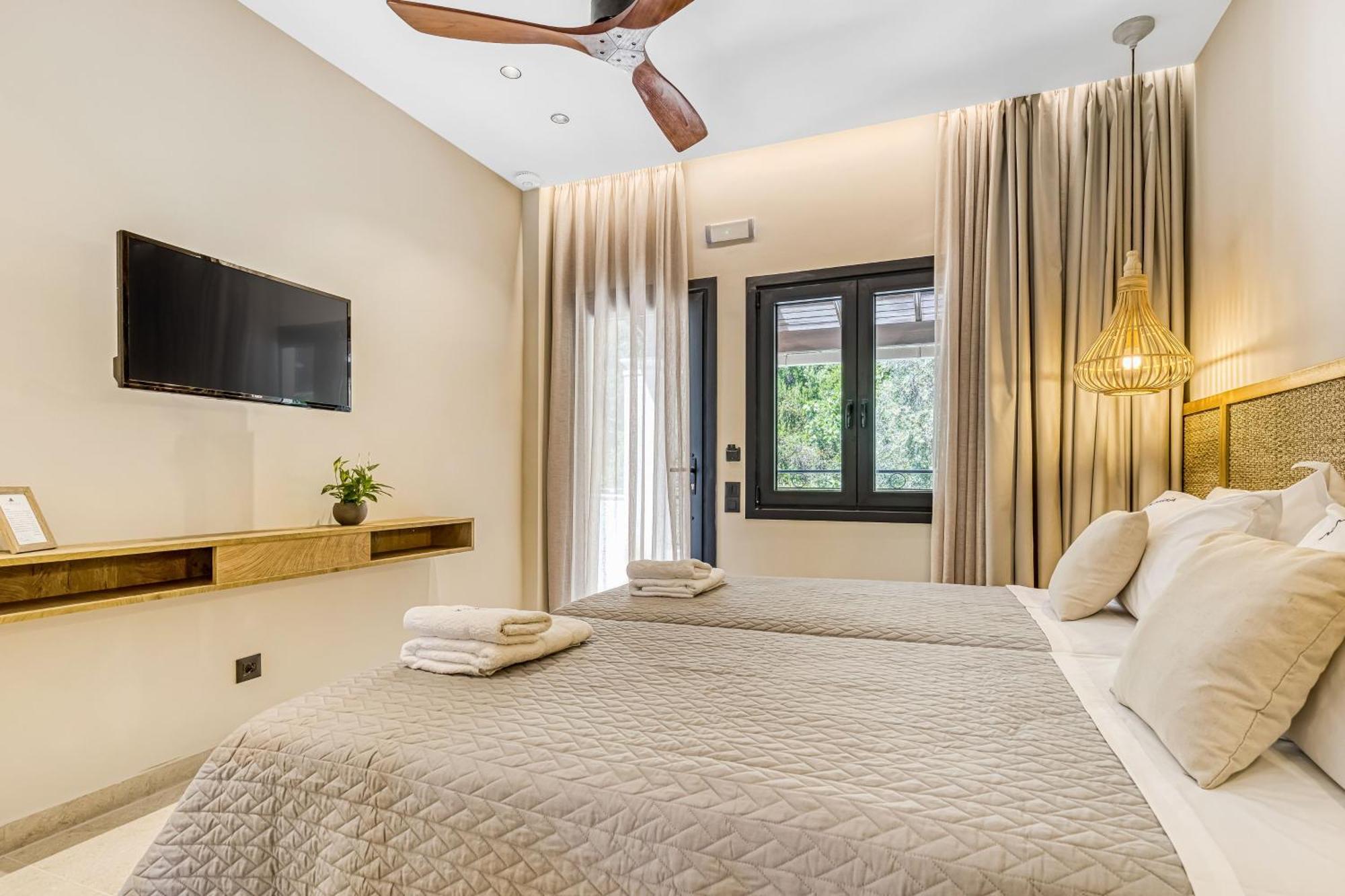 Almyra Apartments & Studios Agios Gordios  Extérieur photo